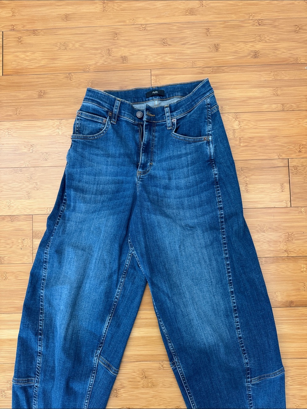 LIKE NEW RUTI BARREL JEAN - Picture 2 of 2